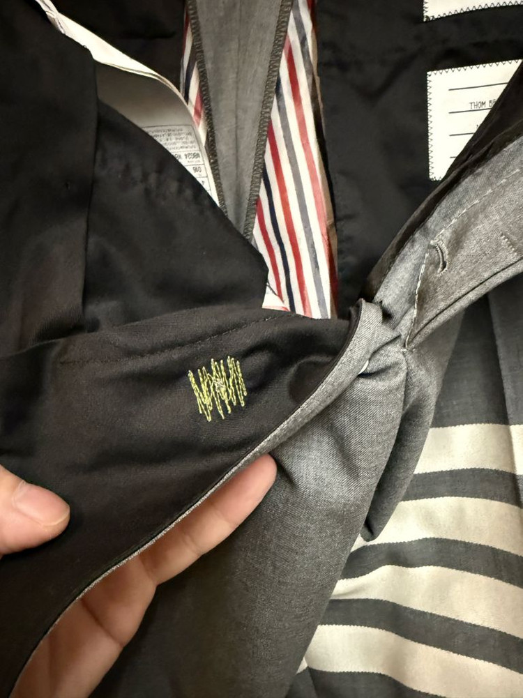 톰브라운 4바 그레이 정장 셋업 팝니다. 이미지