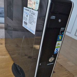 오래된 데스크탑 컴퓨터 본체(