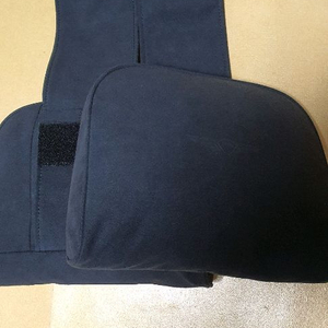 제네시스 GV80 뒷자석 목베게 입니다