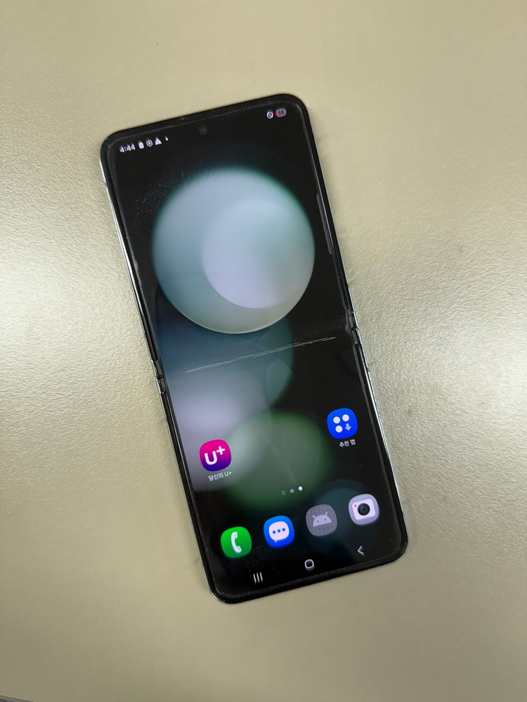 *22만원* 갤럭시Z플립5 민트 256G 무잔상급 불량화소 없는 단말기--1