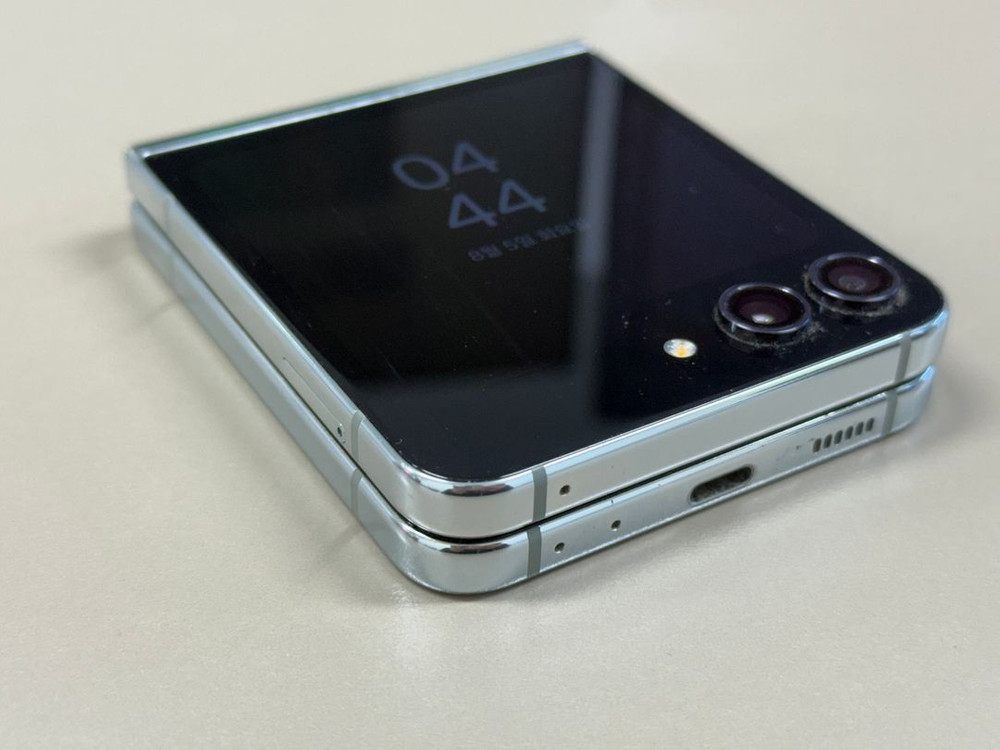 *22만원* 갤럭시Z플립5 민트 256G 무잔상급 불량화소 없는 단말기--5