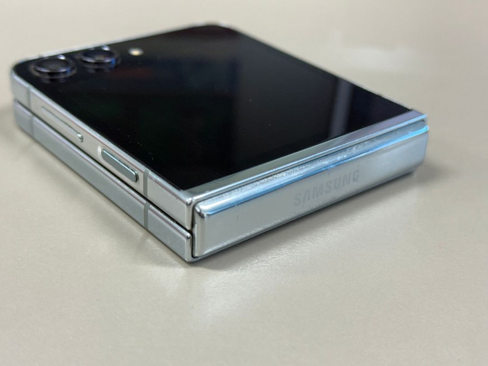 *22만원* 갤럭시Z플립5 민트 256G 무잔상급 불량화소 없는 단말기--7