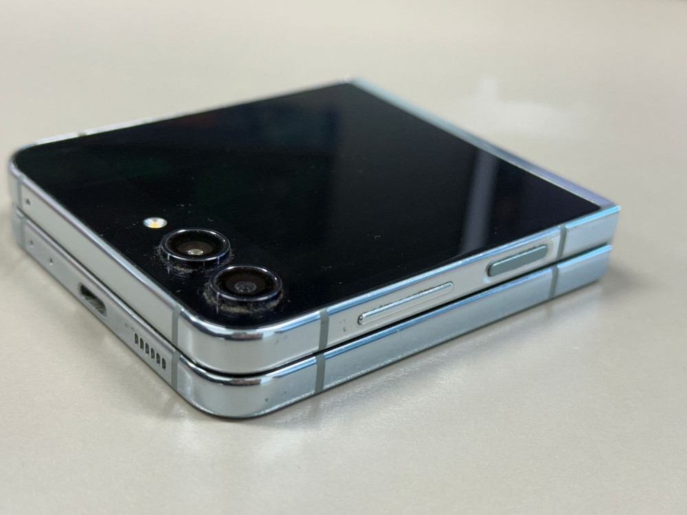 *22만원* 갤럭시Z플립5 민트 256G 무잔상급 불량화소 없는 단말기--6