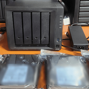 시놀로지DS923+램4G +32TB
