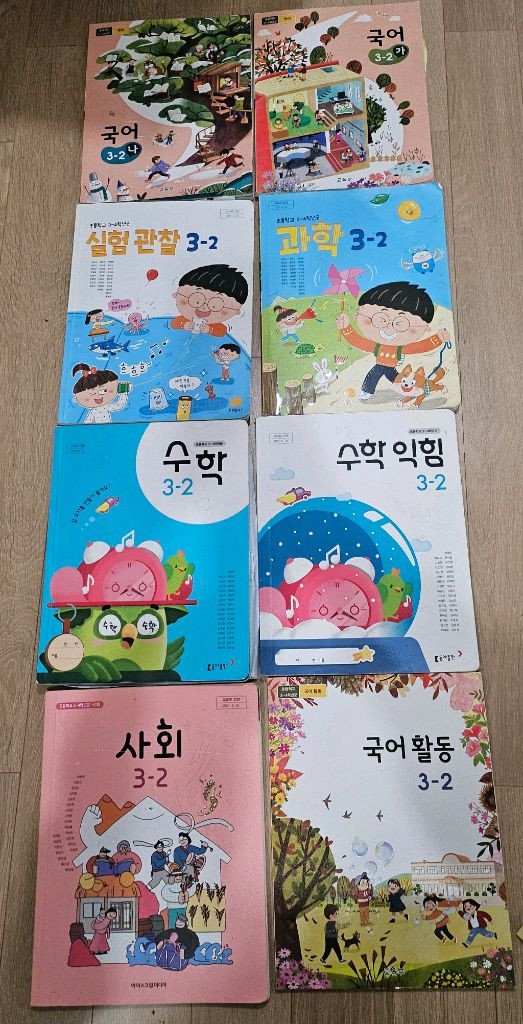 초등 교과서 4학년 4-1 3학년 3-2. 국어 수학 영어 과학 사회 체육 새책 천재 함순애--3