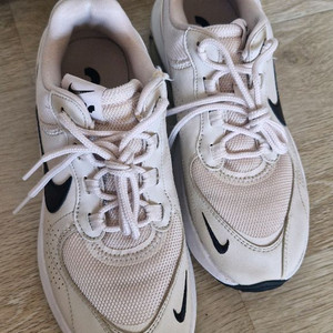 나이키 에어맥스 베로나 240