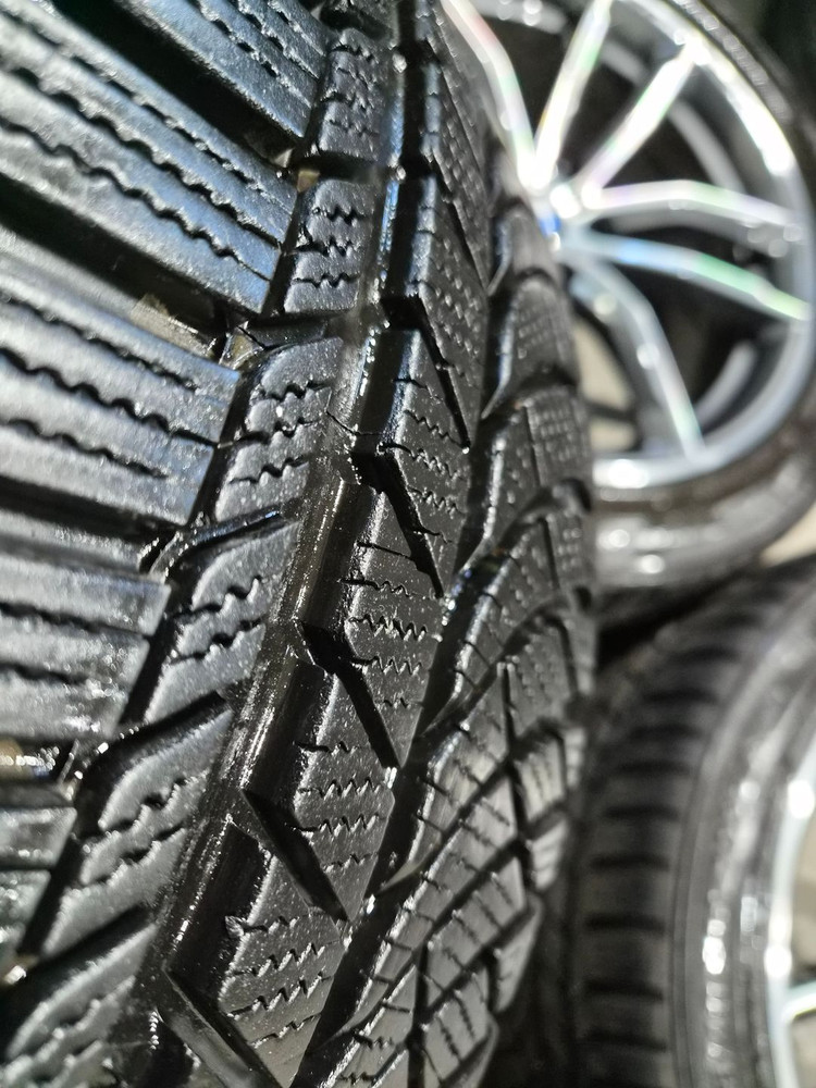 bmw g30 5시리즈 662m 18인치 순정휠 윈터타이어 판매합니다 이미지