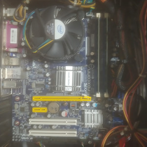 인텔 775 cpu+ 램 + 메인보드 2대 판매합니다. g31 g41 775소켓 메인보드