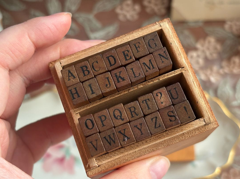 2개) 중고/ 빈티지 알파벳스탬프, 로고스탬프 세트 빈티지다꾸 다이어리 소품 알파벳도장--2