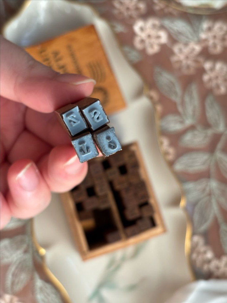 2개) 중고/ 빈티지 알파벳스탬프, 로고스탬프 세트 빈티지다꾸 다이어리 소품 알파벳도장--8