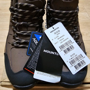 마운티아 남녀 공용 등산화 245 풀박스 새상품