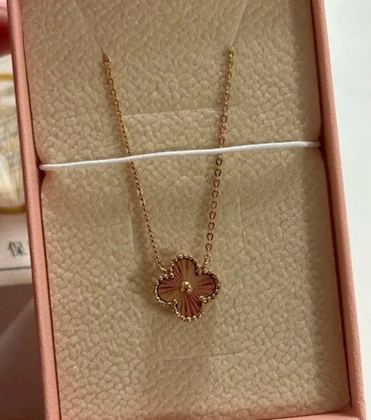 14k 로즈골드 기요세 클로버 컷팅 반클 목걸이 이미지