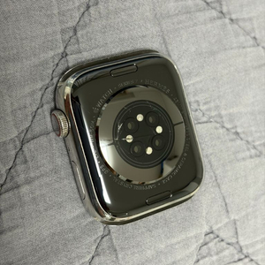 애플워치7 에르메스 45mm 실버 후면 파손 이미지