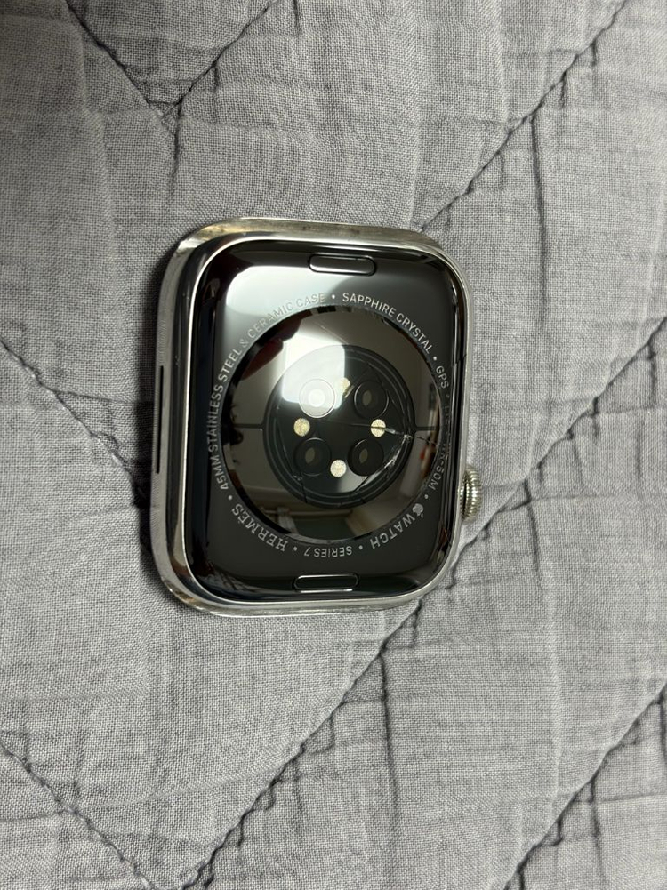 애플워치7 에르메스 45mm 실버 후면 파손 이미지
