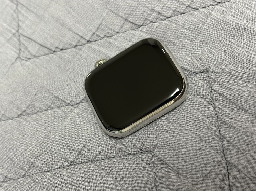 애플워치7 에르메스 45mm 실버 후면 파손 이미지