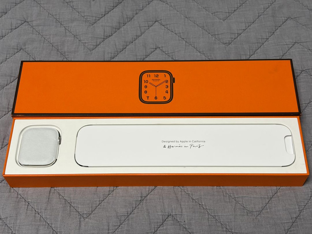 애플워치7 에르메스 45mm 실버 후면 파손 이미지