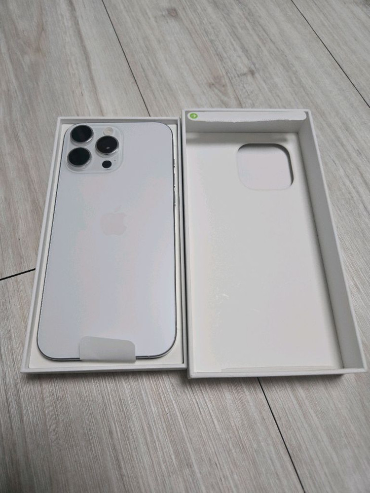 새상품)아이폰16 프로맥스 512GB 화이트 자급제. 애케플 O--0