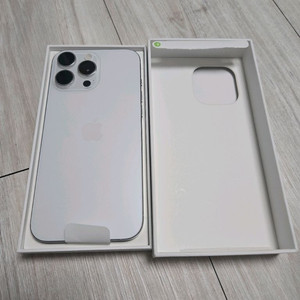 새상품)아이폰16 프로맥스 512GB 화이트 자급제. 애케플 O