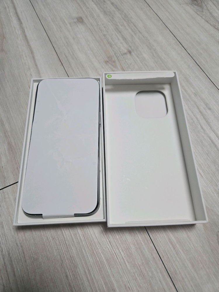 새상품)아이폰16 프로맥스 512GB 화이트 자급제. 애케플 O--1