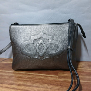 오야니 실버톤 가죽 미니 크로스백