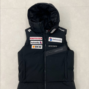 데상트 아우디 오리털 빵빵한 패딩조끼 105