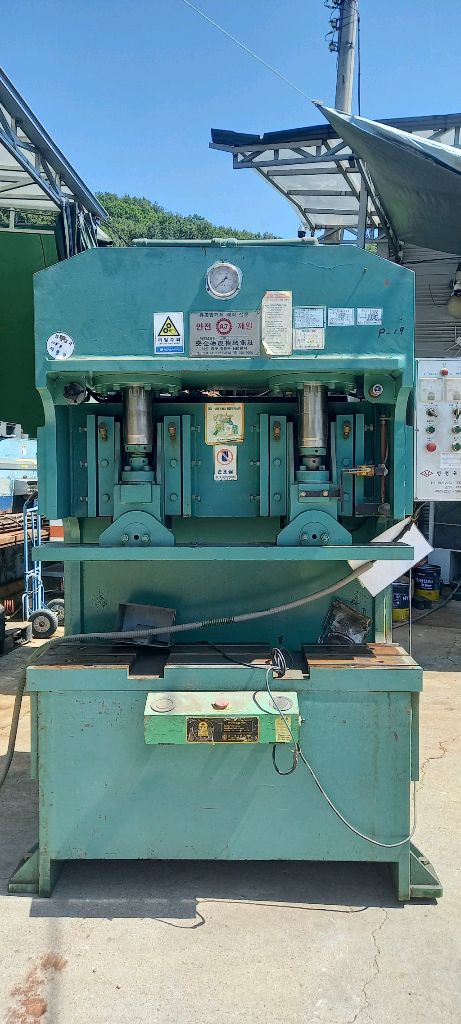 유압프레스 100톤유압프레스 이미지