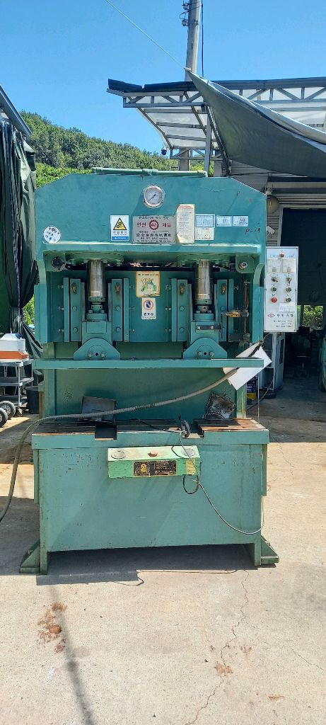 유압프레스 100톤유압프레스 이미지