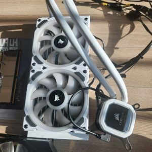 커세어 수냉쿨러 h100i 화이트