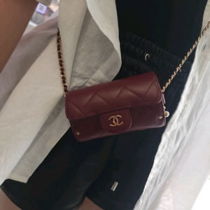 샤넬 미니 체인 크로스백 버건디 31번대 착샷O 이미지