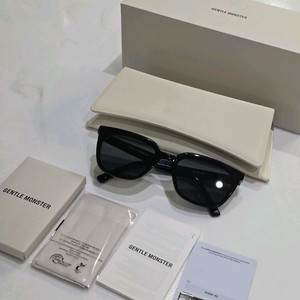 젠틀몬스터 선글라스 몬도 01 블랙 (풀박스)