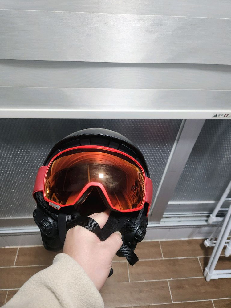 아토믹 고글 아토믹 스키부츠 세나헬멧 팝니다--1