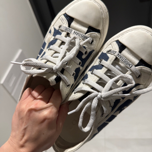 크리스찬 디올 스니커즈 35