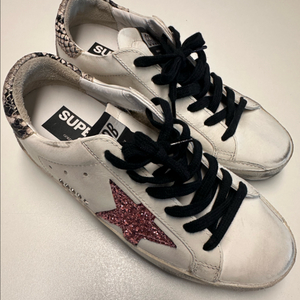 골든구스 슈퍼스타 핑크 글리터 뱀피 스니커즈