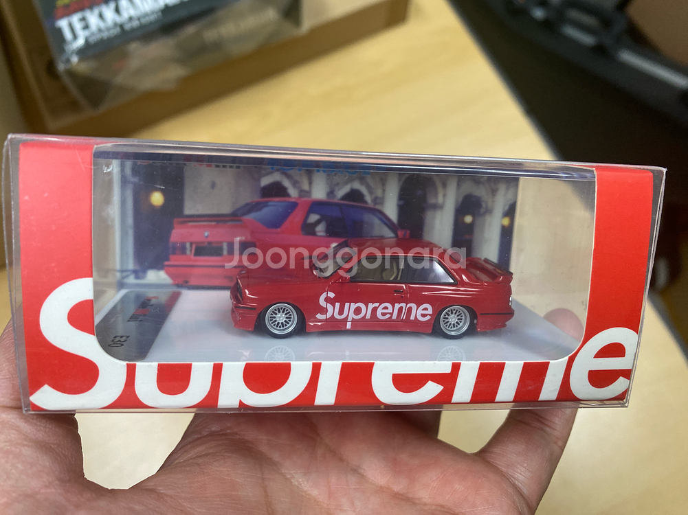 스케일미니 666개 한정 BMW M3(E30) 슈프림 에디션 레진 차량 미개봉 팝니다--0