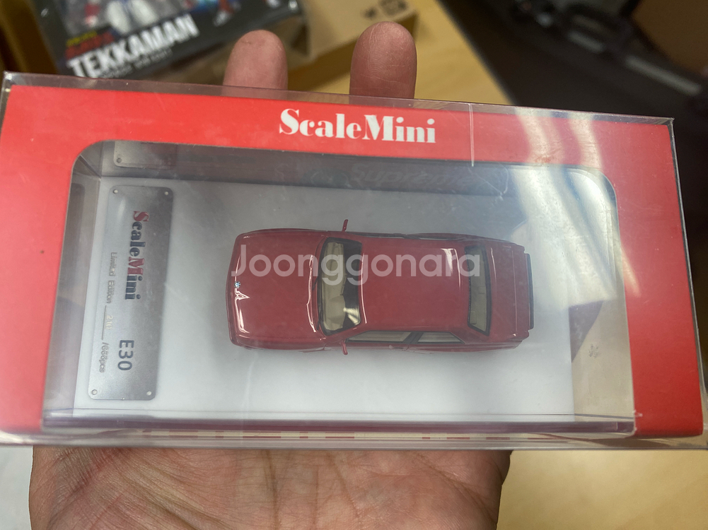 스케일미니 666개 한정 BMW M3(E30) 슈프림 에디션 레진 차량 미개봉 팝니다--1