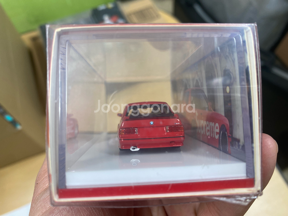 스케일미니 666개 한정 BMW M3(E30) 슈프림 에디션 레진 차량 미개봉 팝니다--2