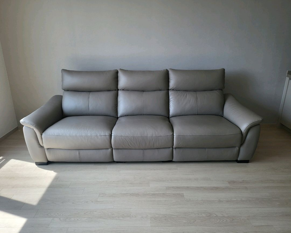 에몬스가구 시에나 4인 전동 리클라이너 소파 코코아 컬러 판매합니다.--1