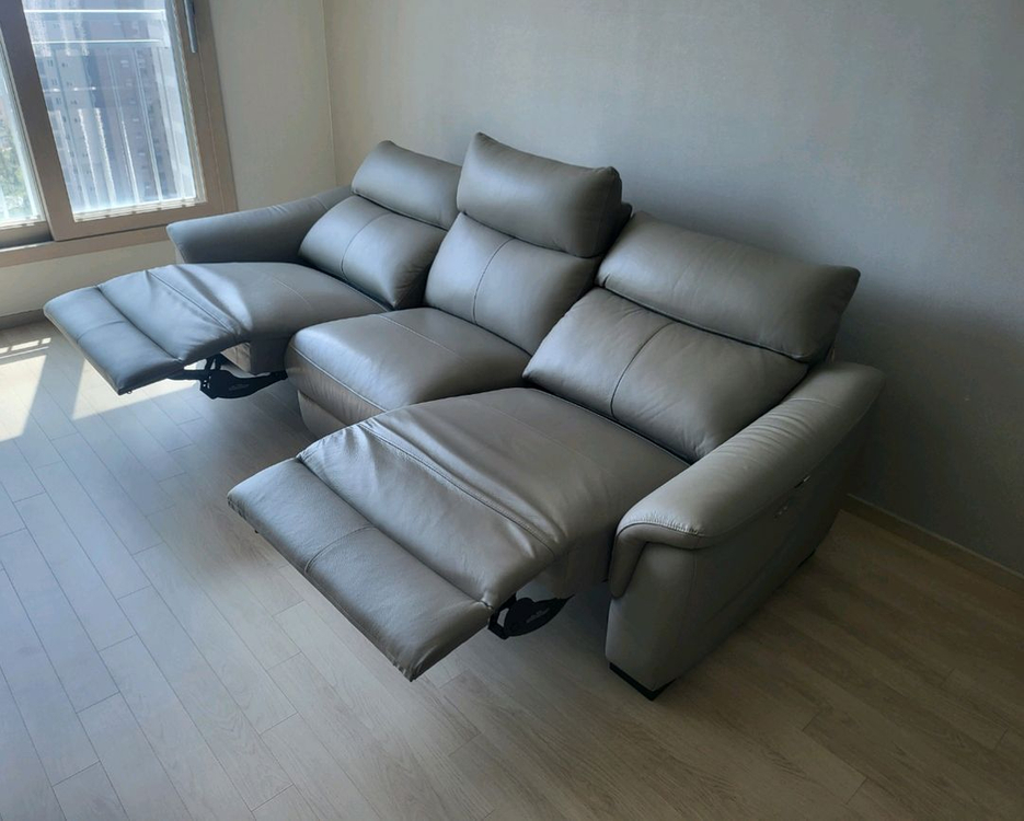 에몬스가구 시에나 4인 전동 리클라이너 소파 코코아 컬러 판매합니다.--2