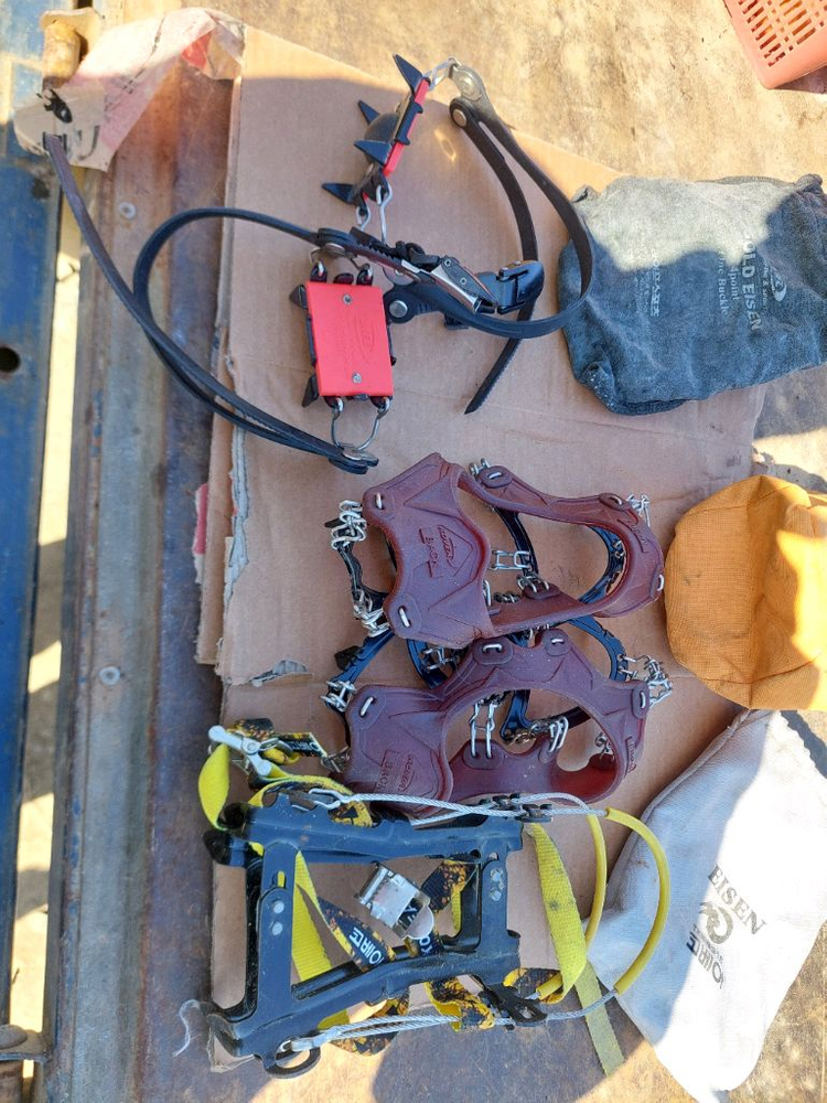 암벽등반용 장비 세트 아이젠--0