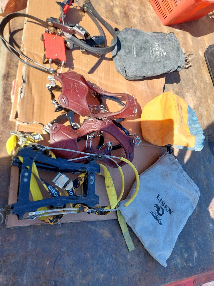 암벽등반용 장비 세트 아이젠--3