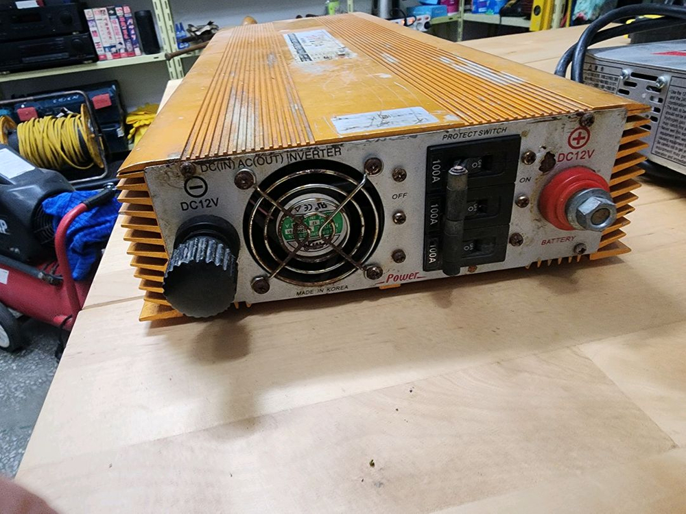 SBC-002A 인버터 + 12V 50A 충전기 세트 이미지