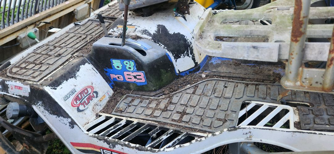 방치한 사륜 4WD 동양승용이앙기 PG63 작업기 운반차--1