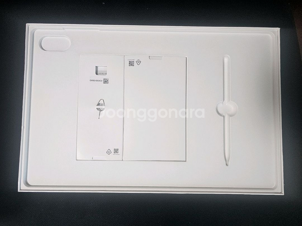 갤럭시탭 s10 256 wifi 울트라팝니다 (케이스,파우치.키보드,마우스)--3