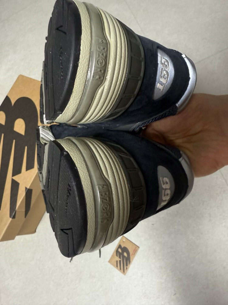 뉴발란스 991 v1 네이비 285 새제품팝니다 이미지