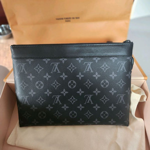 루이비통 포쉐트 투고 모노그램 이클립스 캔버스 클러치 M81569