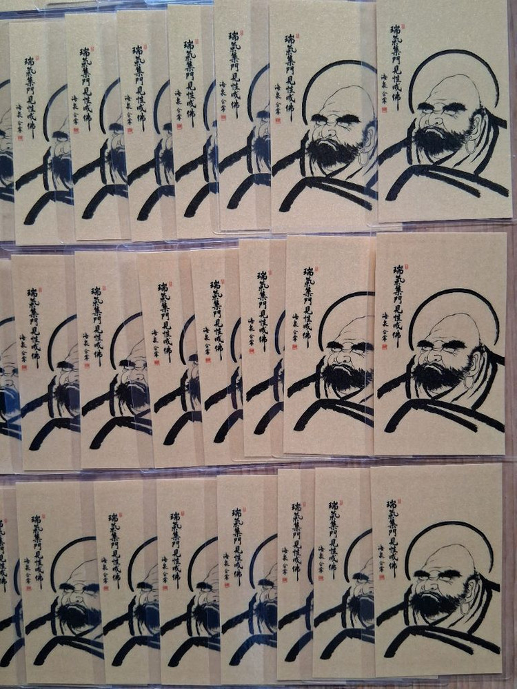 행운에 달마도 50장일괄.재물로 상징 되는 달마에요.지갑속으로.사진 참고하세요.크기는 체크카드 정도에요 이미지