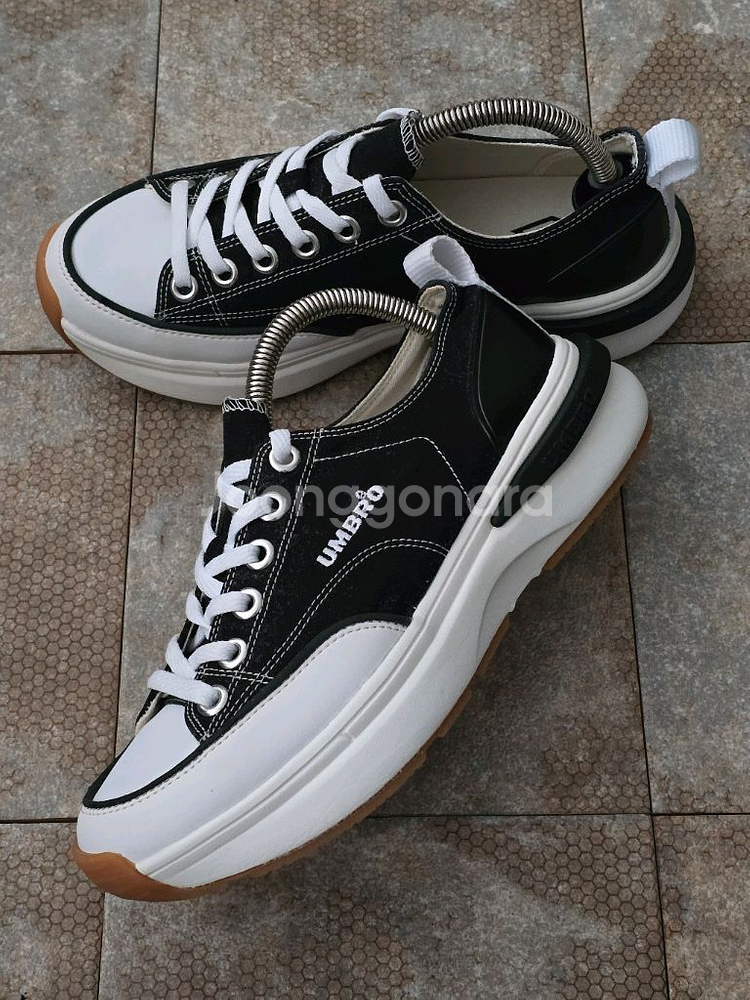 (245)엄브로 토비 c 블랙 스니커즈 운동화--2