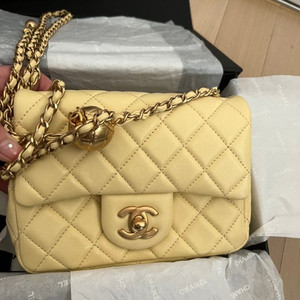 샤넬 골드볼쁘띠삭 레몬버터컬러 급처합니다/ 골든볼쁘띠삭 이미지