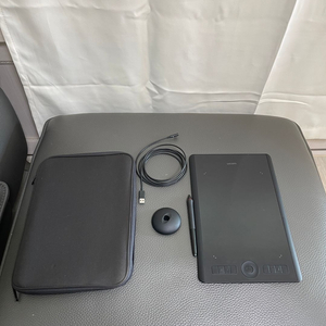 와콤 인튜어스 프로 PTH-660 타블렛 판매합니다.