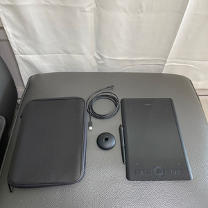 와콤 인튜어스 프로 PTH-660 타블렛 판매합니다.